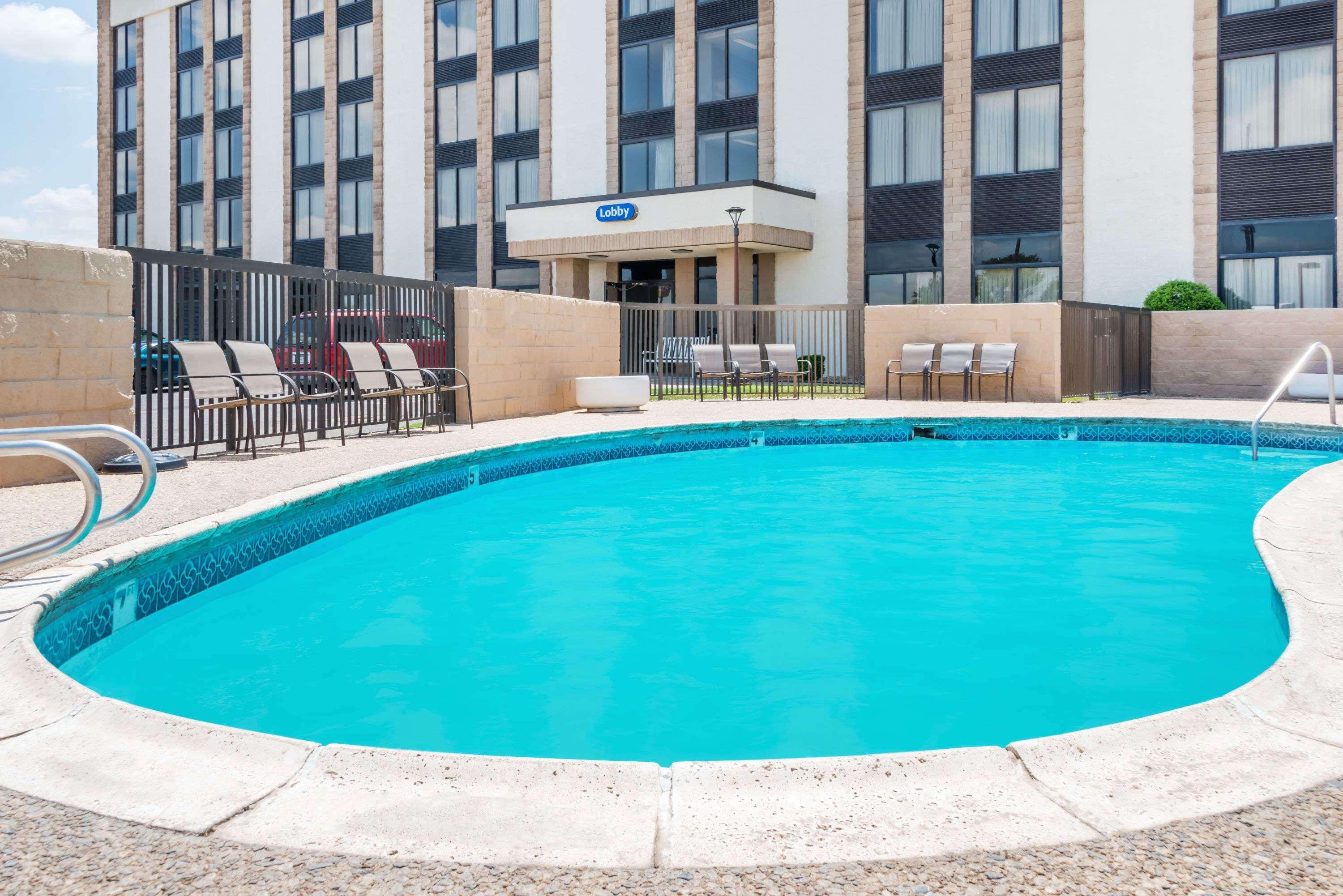 Days Inn By Wyndham Amarillo East Екстер'єр фото