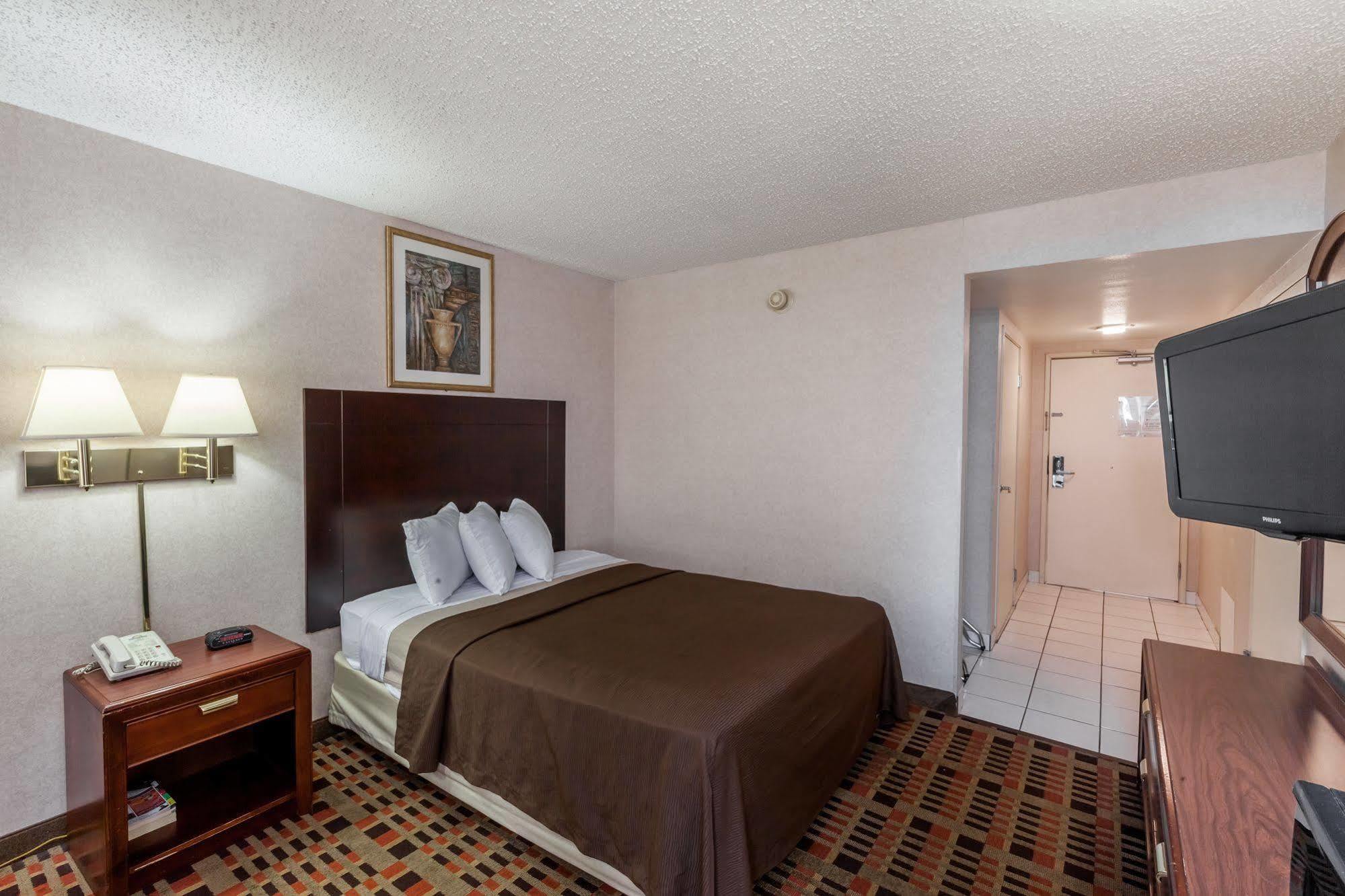 Days Inn By Wyndham Amarillo East Екстер'єр фото
